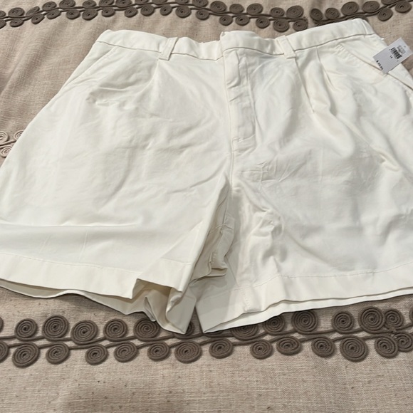 GAP Off White High Rise Pleated Khaki Shorts/NWT/12 - Picture 3 of 12